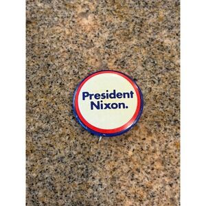 Vintage 1972 Nixon "President Nixon" Campaign Pin Political Memorabilia Re-Elect